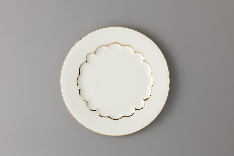 夫人瓷-西湖藍內花邊平盤(270mm).jpg 夫人瓷-西湖藍內花邊平盤(270mm).jpg